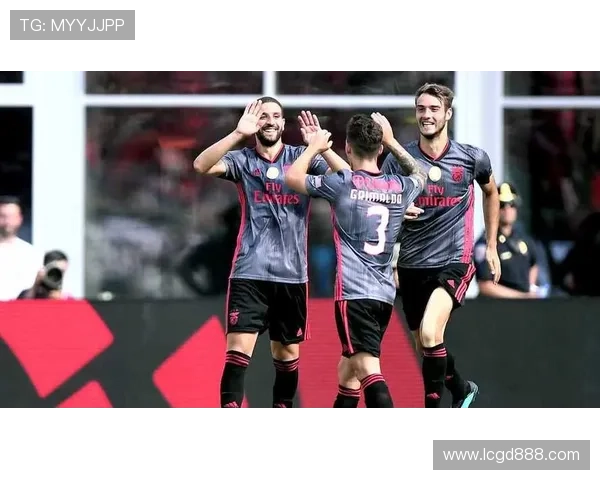 全球足球明星与他们的球队归属全景解析与发展趋势分析