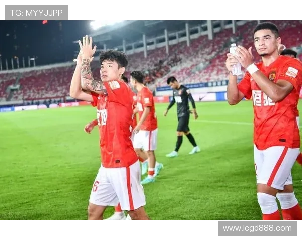 当今足球明星球员现役表现分析与未来发展趋势探讨