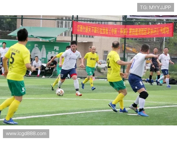 世界足球明星齐聚一堂激情对决展现足球魅力与友谊的盛宴